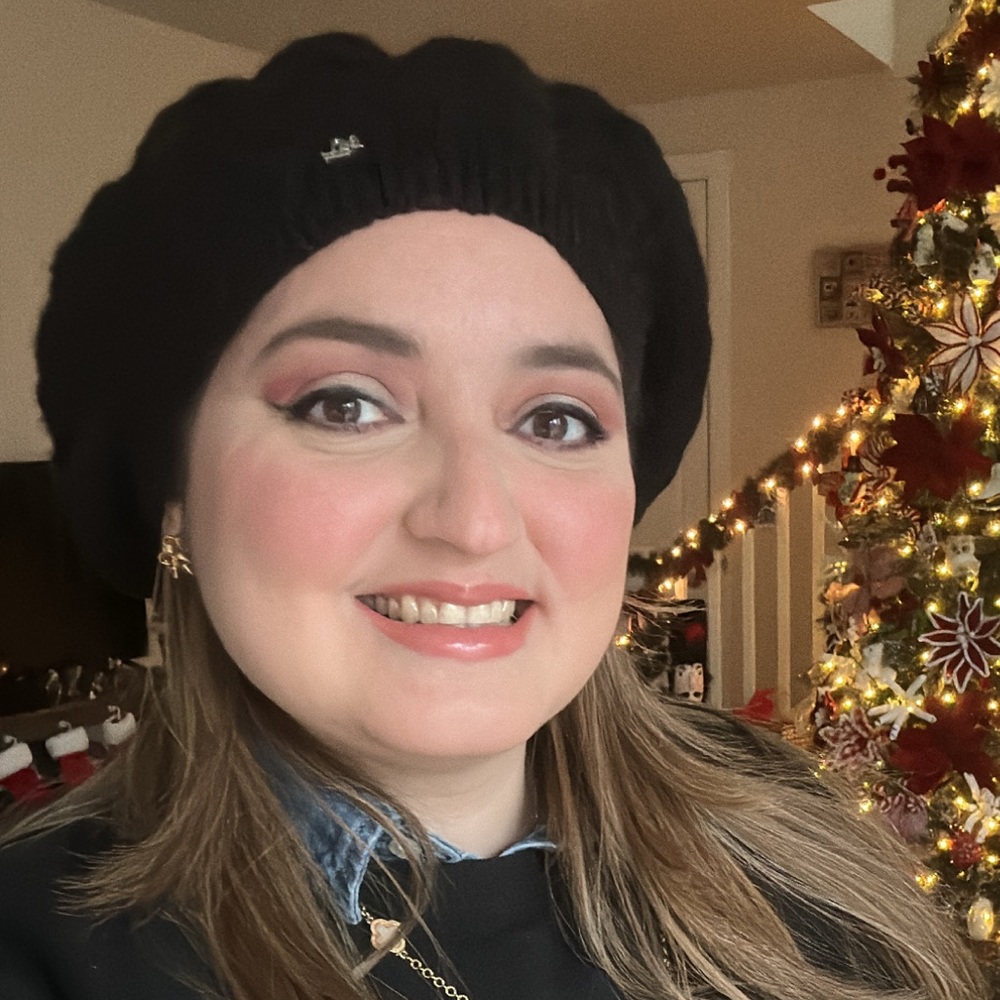 Meet your Posher, Carolina